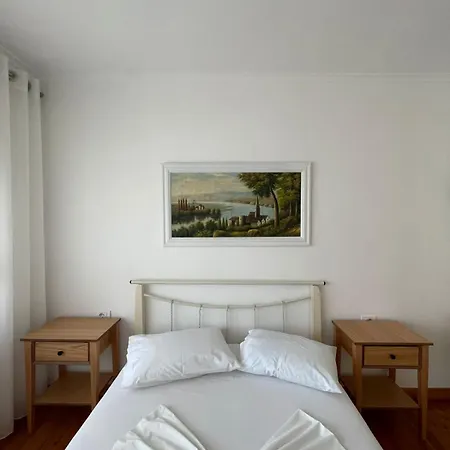 Vourtarea Apartment *